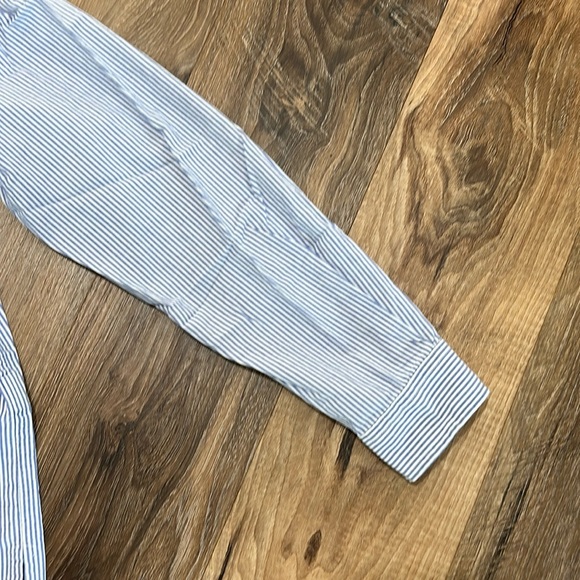 Vineyard Vines Girls White Oxford striped blue/white Popover
Button up sz 14 - Picture 6 of 14